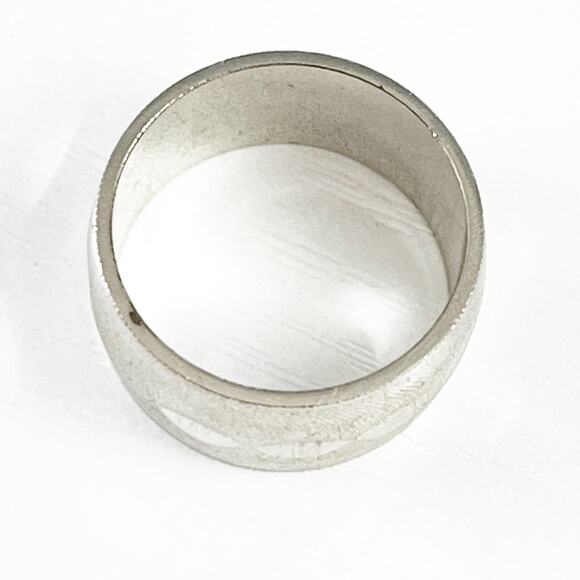 Uncas Mfg. Co. Vintage Silver Diamond Cut Band Ring Size 7 - Picture 5 of 5